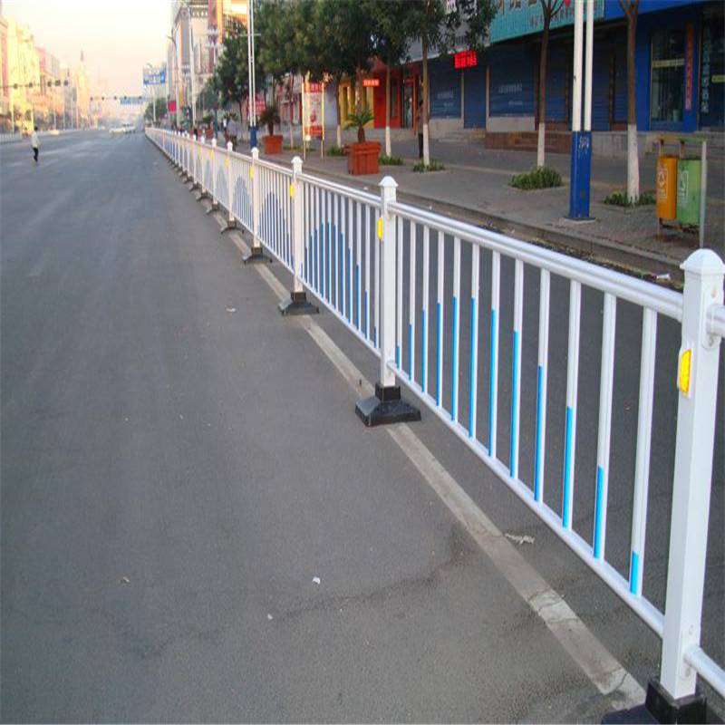 公路中間防護(hù)欄 城市道路安全的守護(hù)者